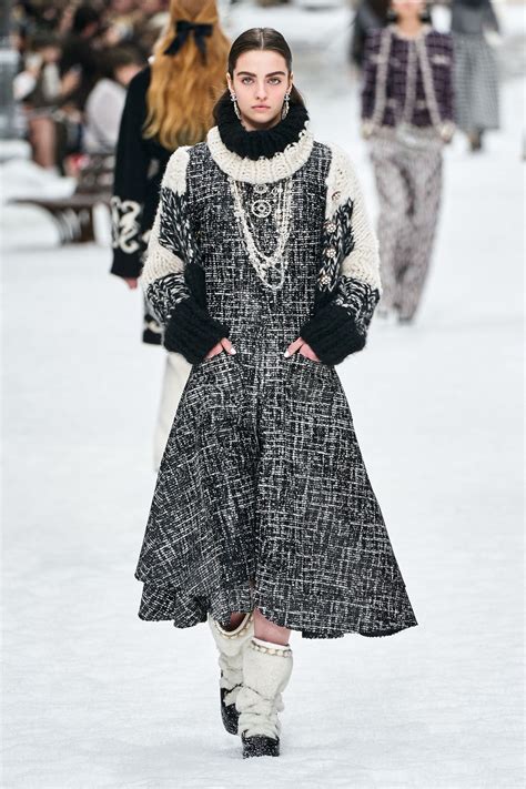 collezione chanel make 2019|Chanel dresses fashion.